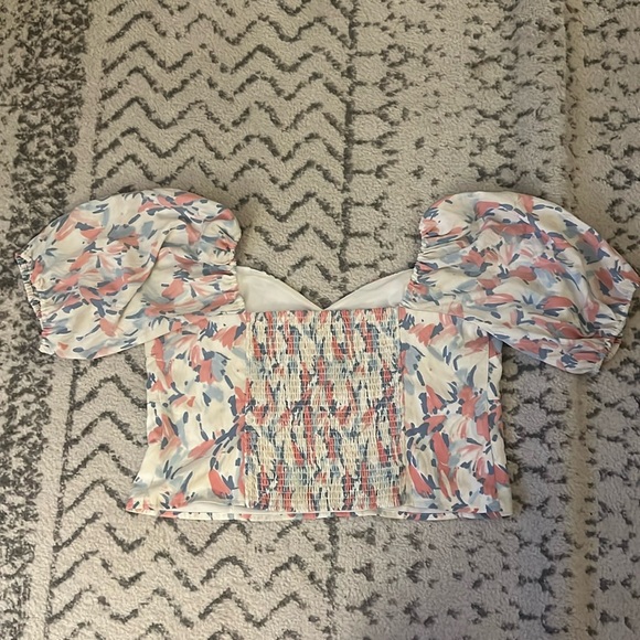 A&F Puff Sleeve Sweet Heart Crop Top - XL - Worn Once - Picture 3 of 4